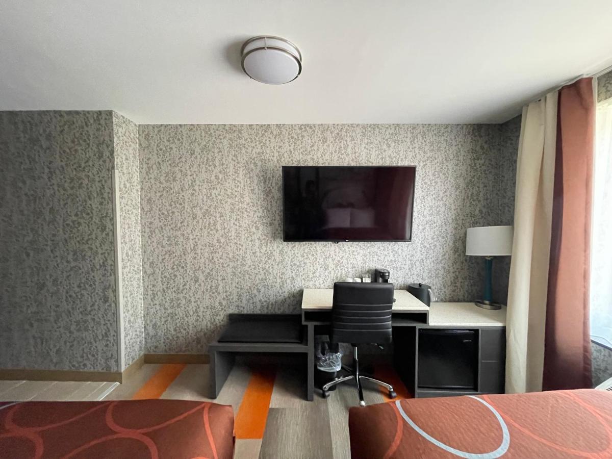 Super 8 By Wyndham Brooklyn Williamsburg Hotel Nova Iorque Exterior foto