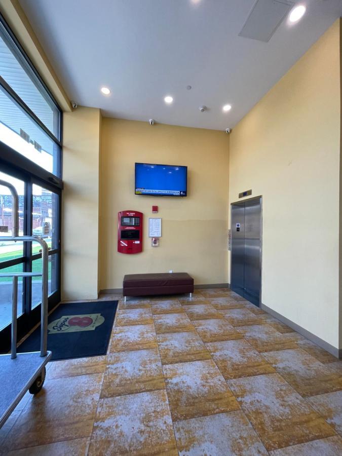Super 8 By Wyndham Brooklyn Williamsburg Hotel Nova Iorque Exterior foto