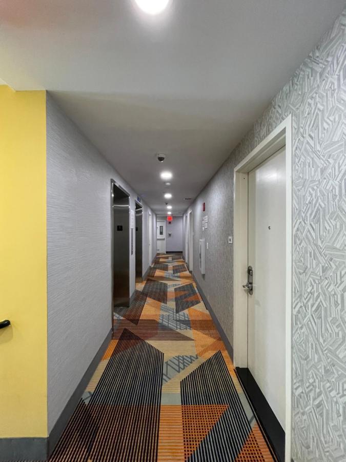 Super 8 By Wyndham Brooklyn Williamsburg Hotel Nova Iorque Exterior foto