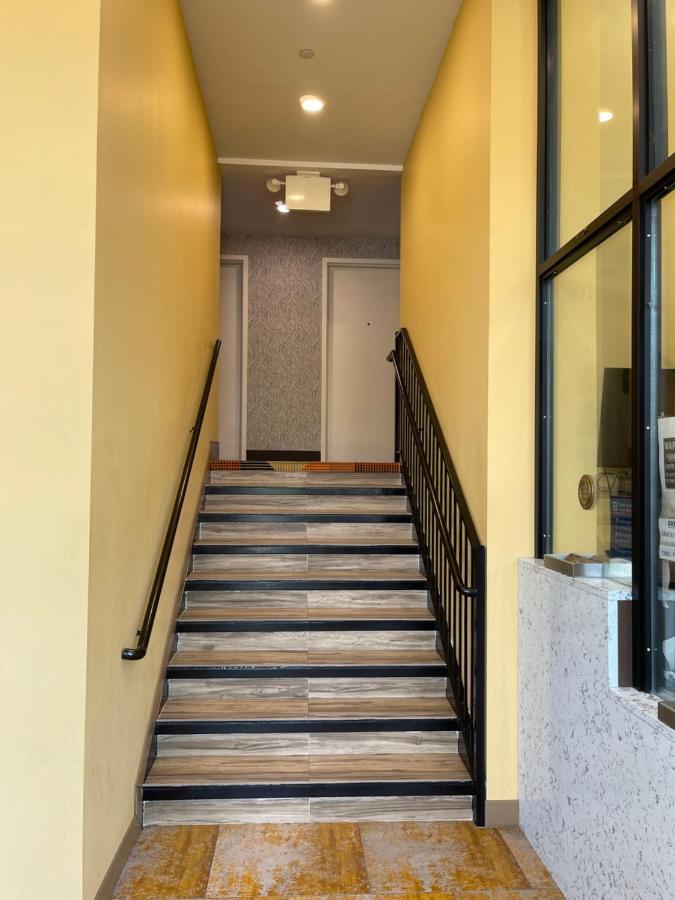 Super 8 By Wyndham Brooklyn Williamsburg Hotel Nova Iorque Exterior foto